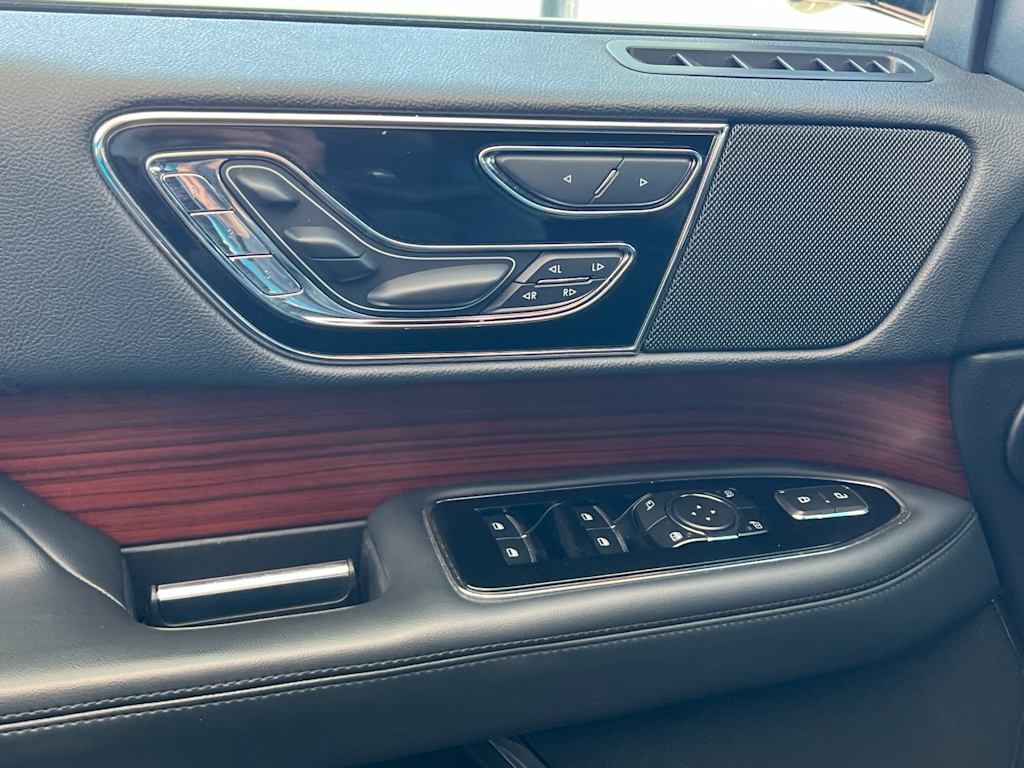 Thumbnail: 2023 Lincoln Navigator - 21