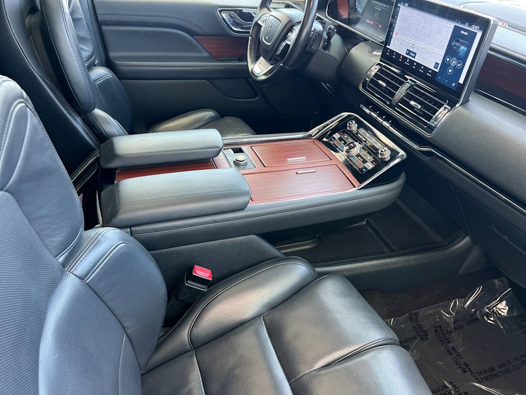 Thumbnail: 2023 Lincoln Navigator - 10