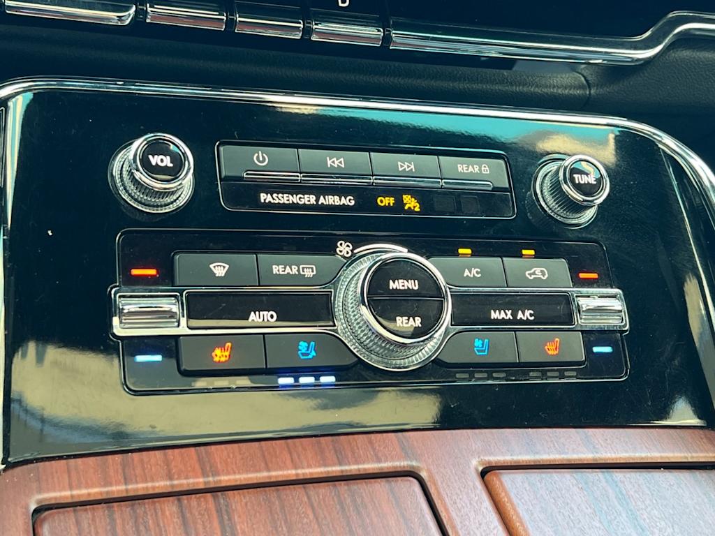 Thumbnail: 2023 Lincoln Navigator - 27