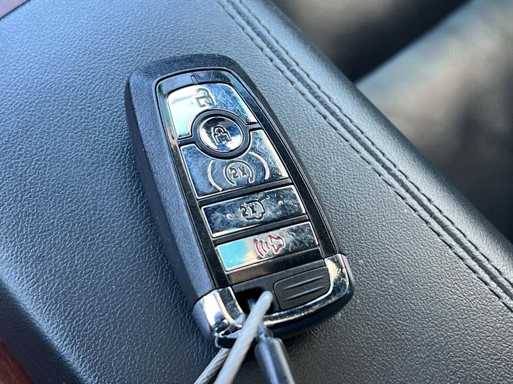 Thumbnail: 2023 Lincoln Navigator - 16