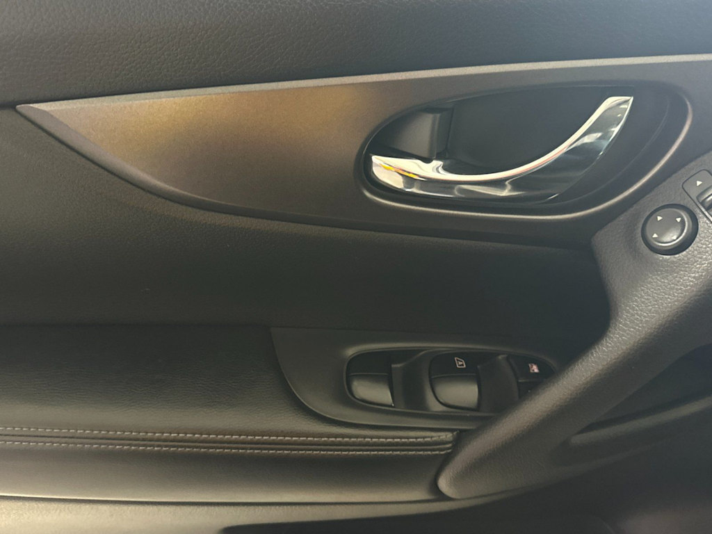 Thumbnail: 2014 Nissan Rogue - 23