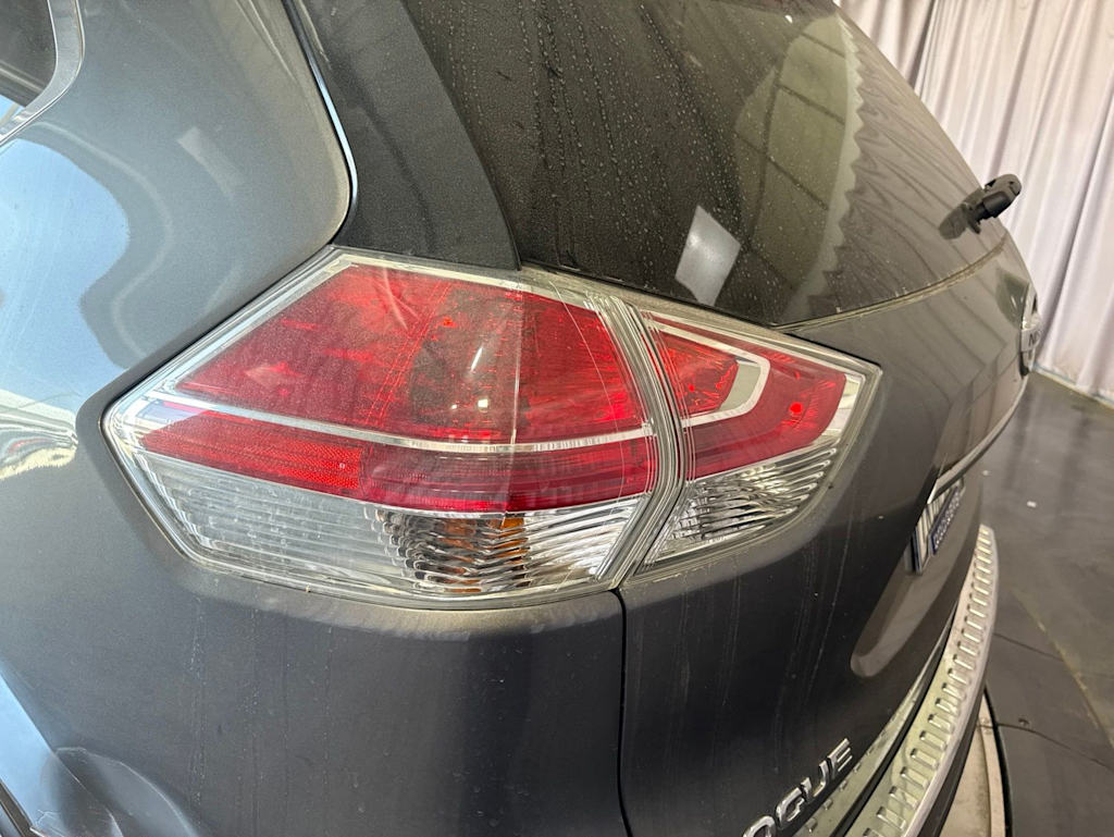Thumbnail: 2015 Nissan Rogue - 16