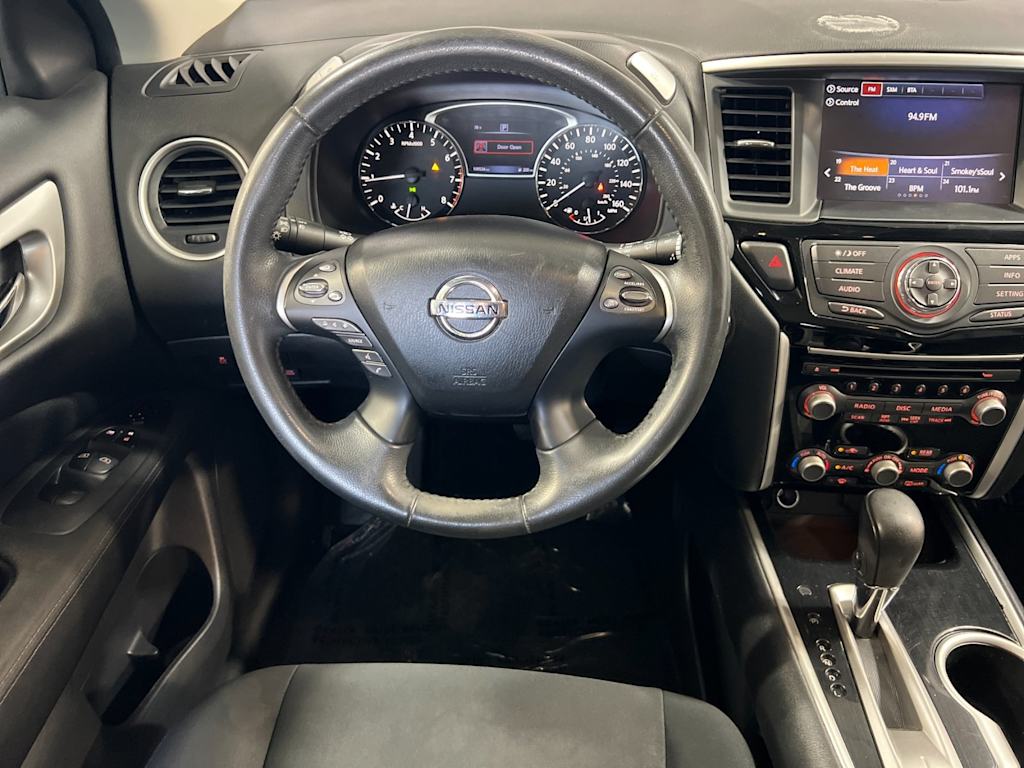 Thumbnail: 2017 Nissan Pathfinder - 9
