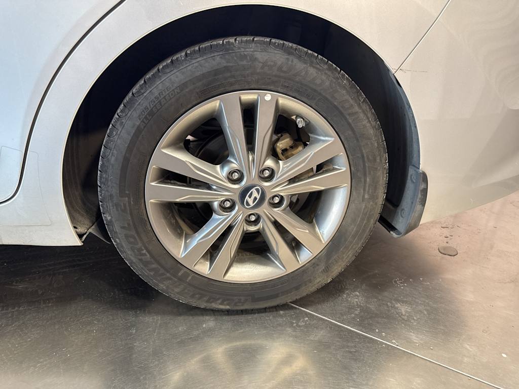 Thumbnail: 2018 Hyundai Elantra - 8