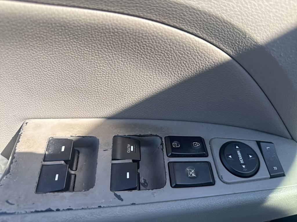 Thumbnail: 2017 Hyundai Elantra - 18