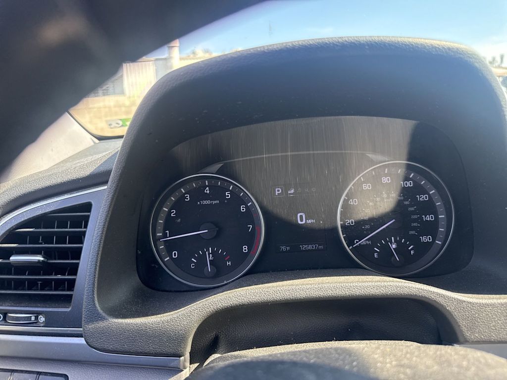 Thumbnail: 2017 Hyundai Elantra - 9