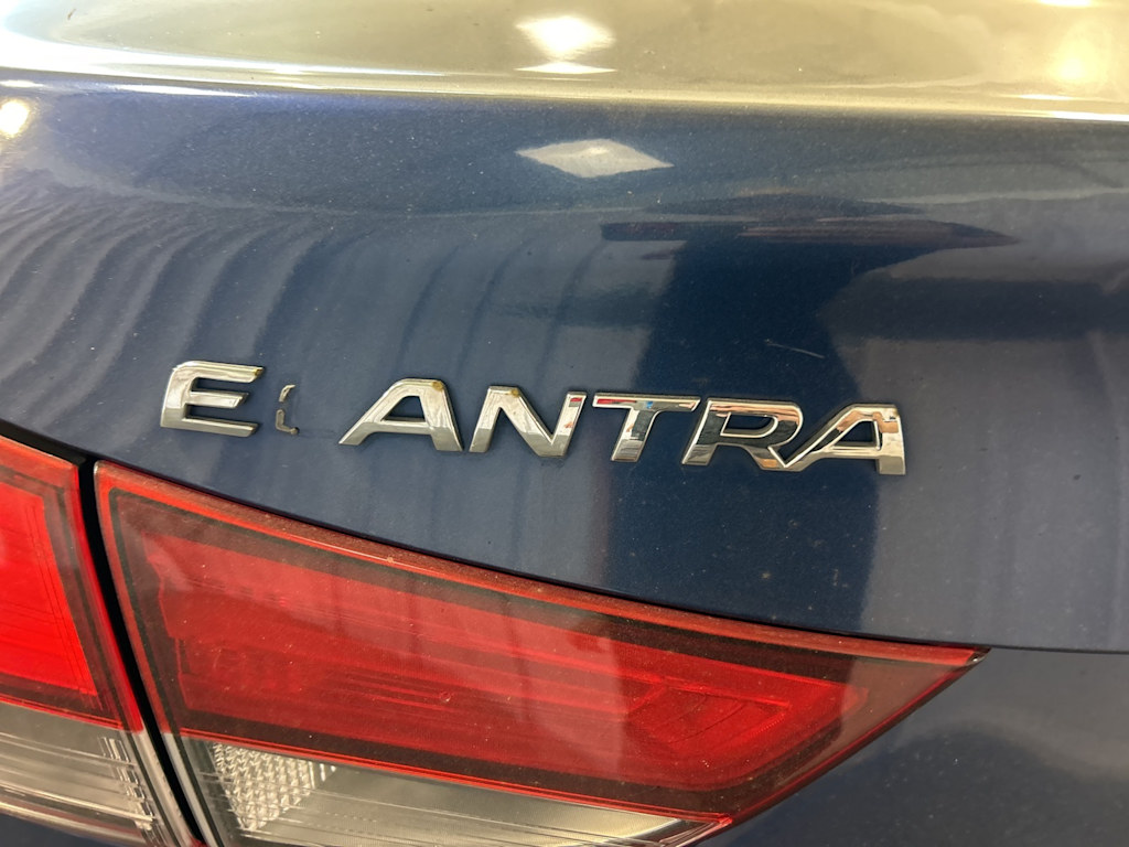 Thumbnail: 2015 Hyundai Elantra - 4