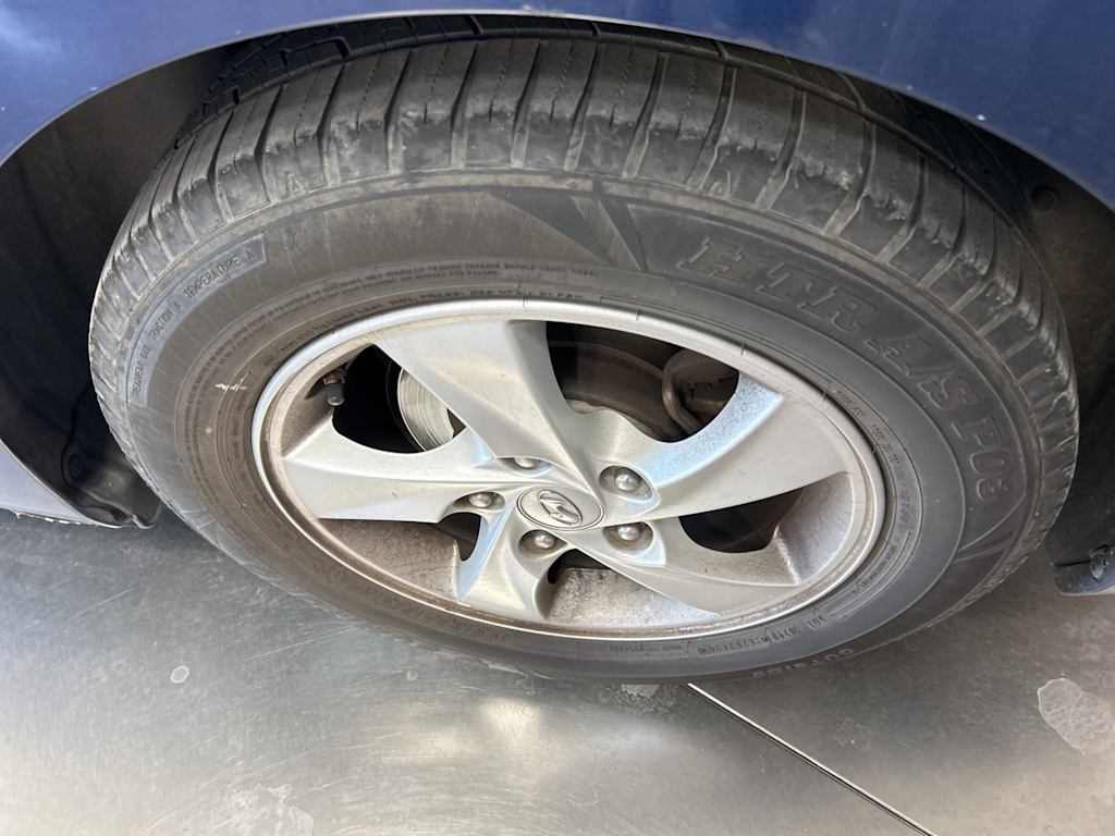 Thumbnail: 2015 Hyundai Elantra - 16