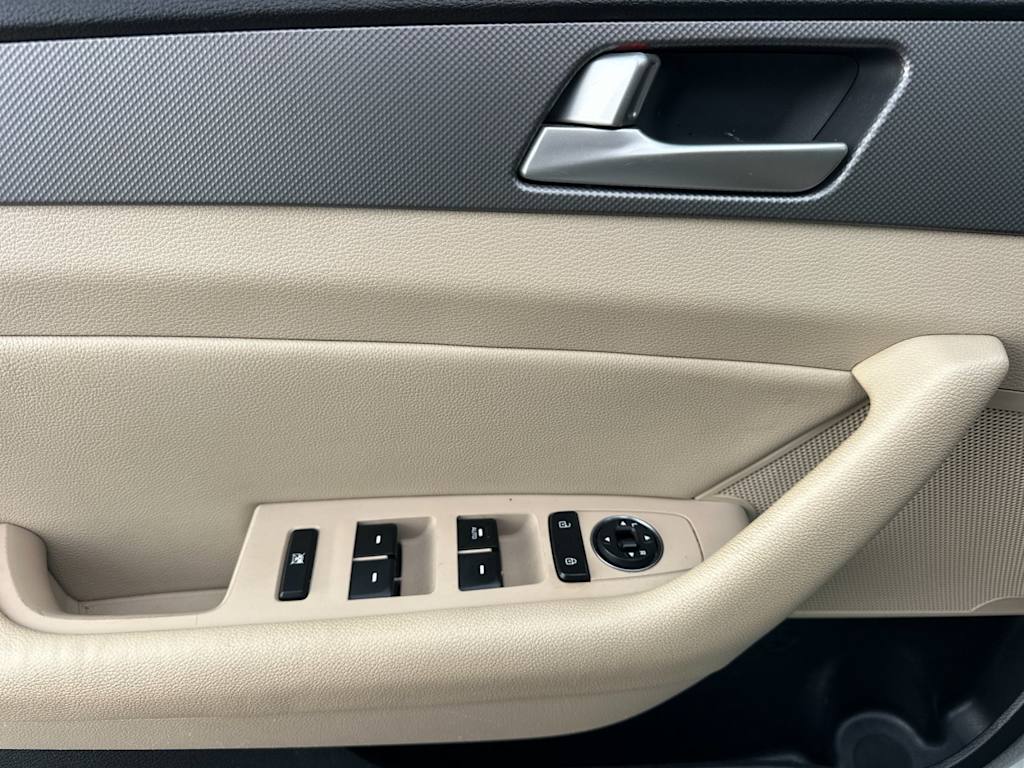 Thumbnail: 2015 Hyundai Sonata - 22