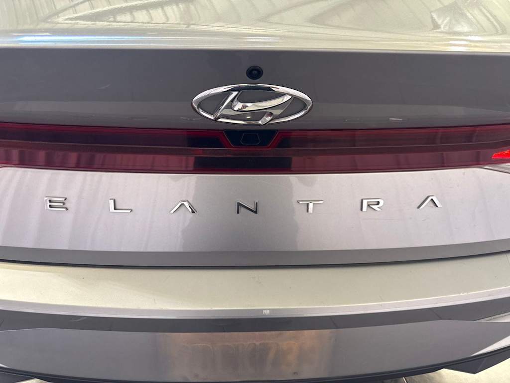 Thumbnail: 2022 Hyundai Elantra - 21