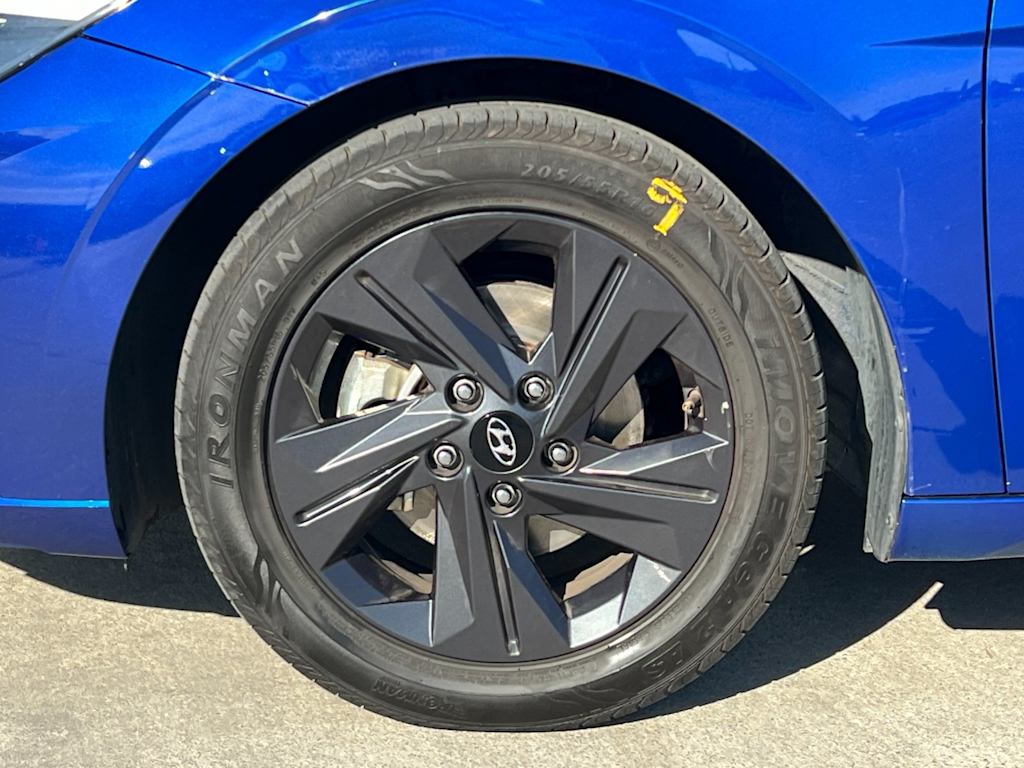 Thumbnail: 2023 Hyundai Elantra - 8