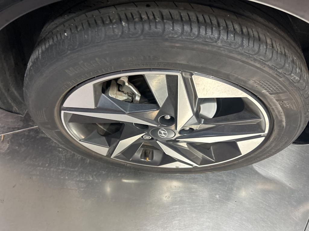 Thumbnail: 2023 Hyundai Elantra - 17