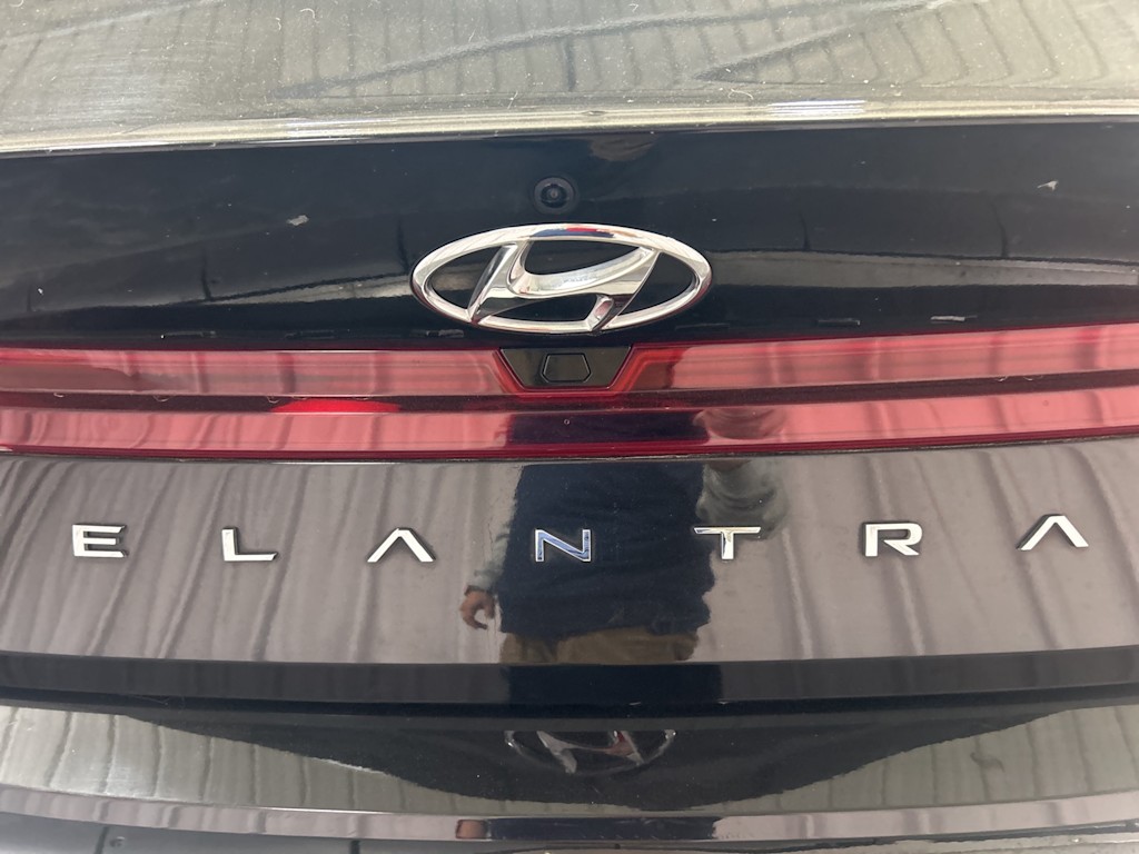 Thumbnail: 2023 Hyundai Elantra - 4