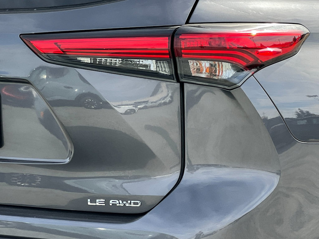 2021 Toyota Highlander LE 29