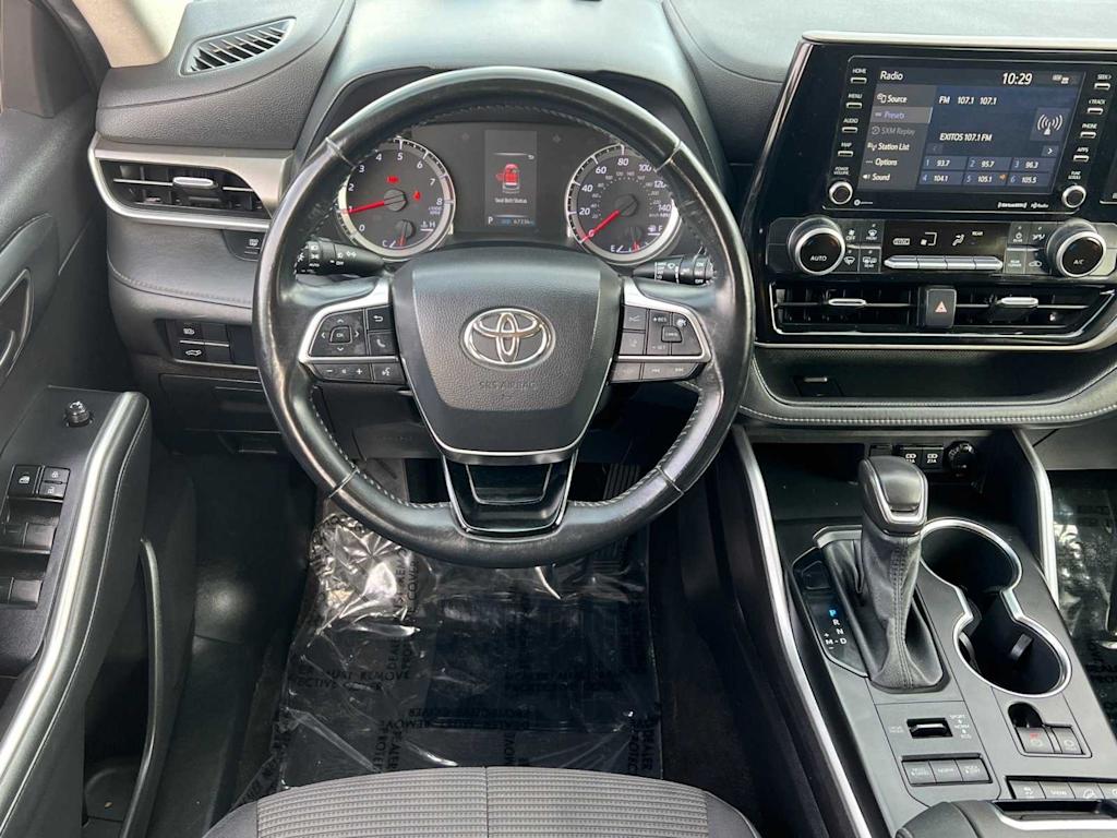 2021 Toyota Highlander LE 13