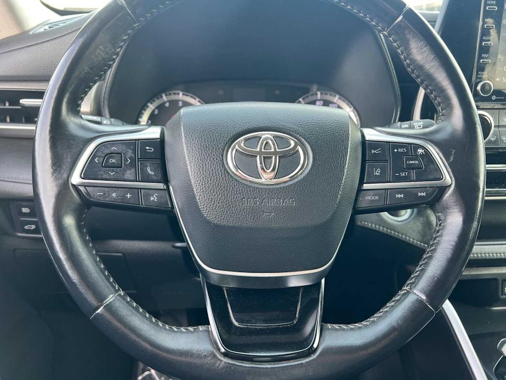 2021 Toyota Highlander LE 14