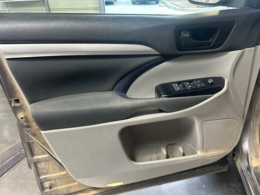 Thumbnail: 2019 Toyota Highlander - 28