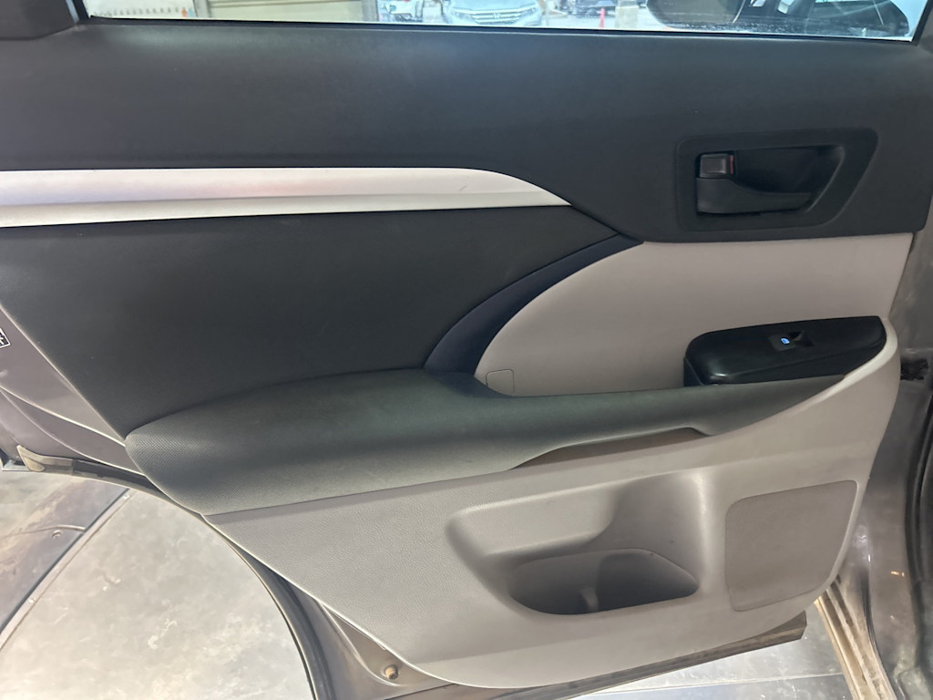 Thumbnail: 2019 Toyota Highlander - 25