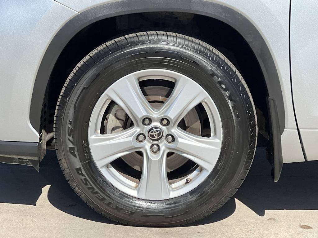 Thumbnail: 2022 Toyota Highlander - 8