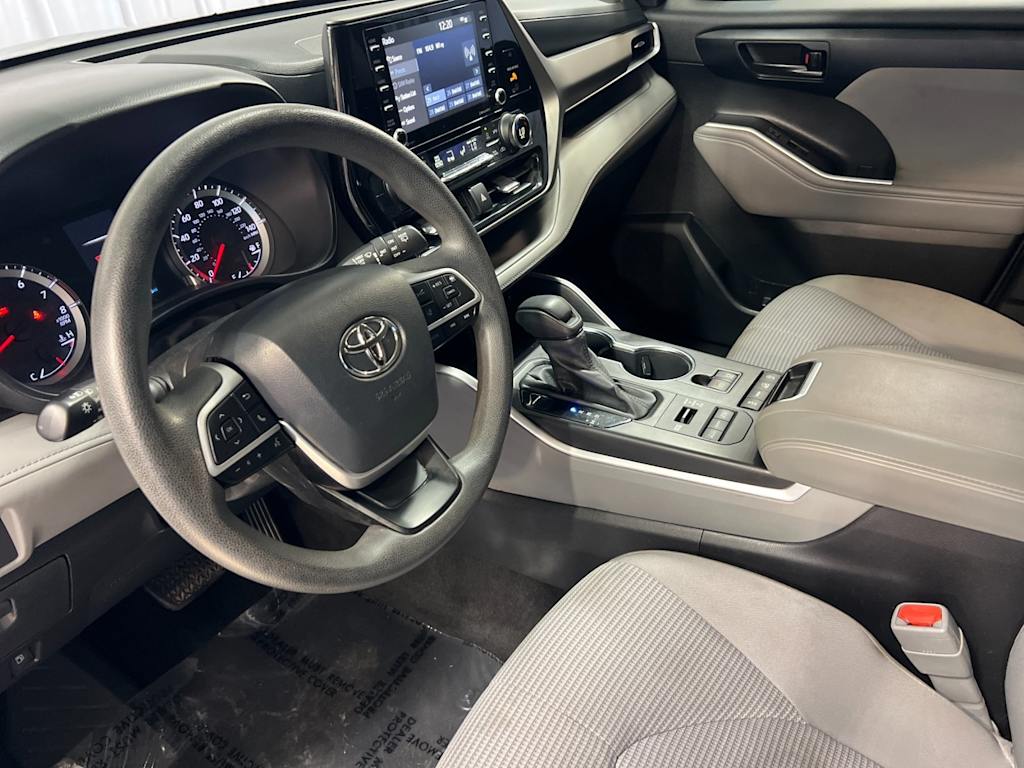 Thumbnail: 2022 Toyota Highlander - 9