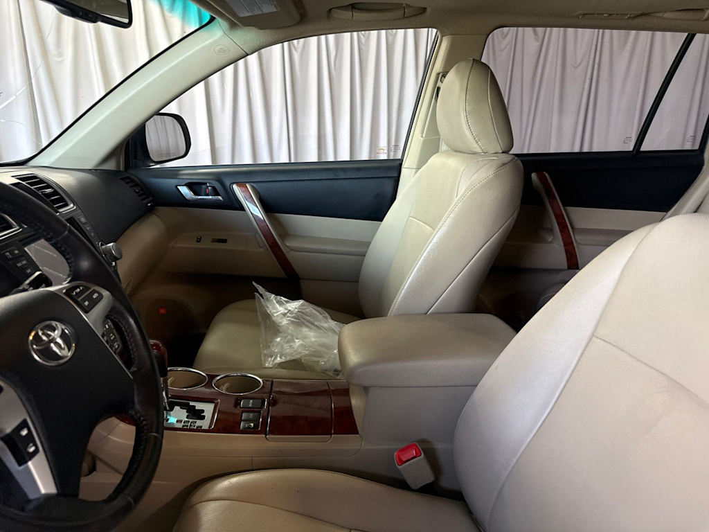 Thumbnail: 2012 Toyota Highlander - 10