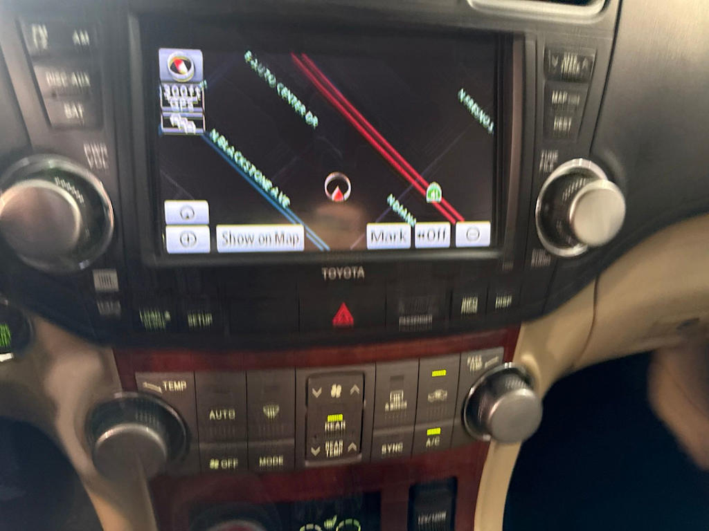 Thumbnail: 2012 Toyota Highlander - 12