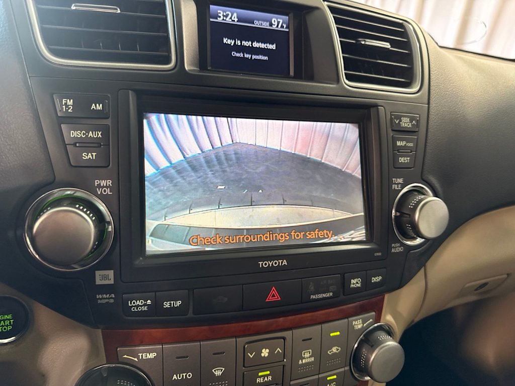 Thumbnail: 2012 Toyota Highlander - 32