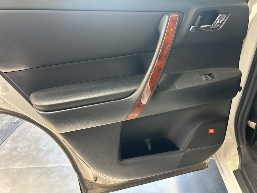 Thumbnail: 2012 Toyota Highlander - 23