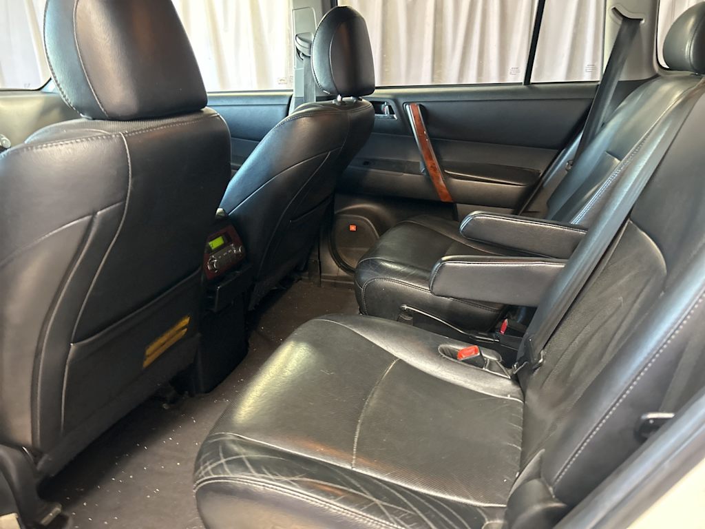 Thumbnail: 2012 Toyota Highlander - 24