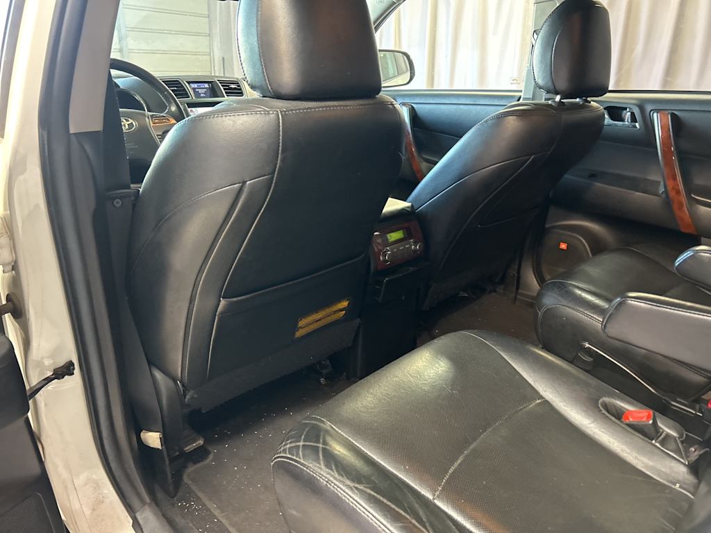 Thumbnail: 2012 Toyota Highlander - 9