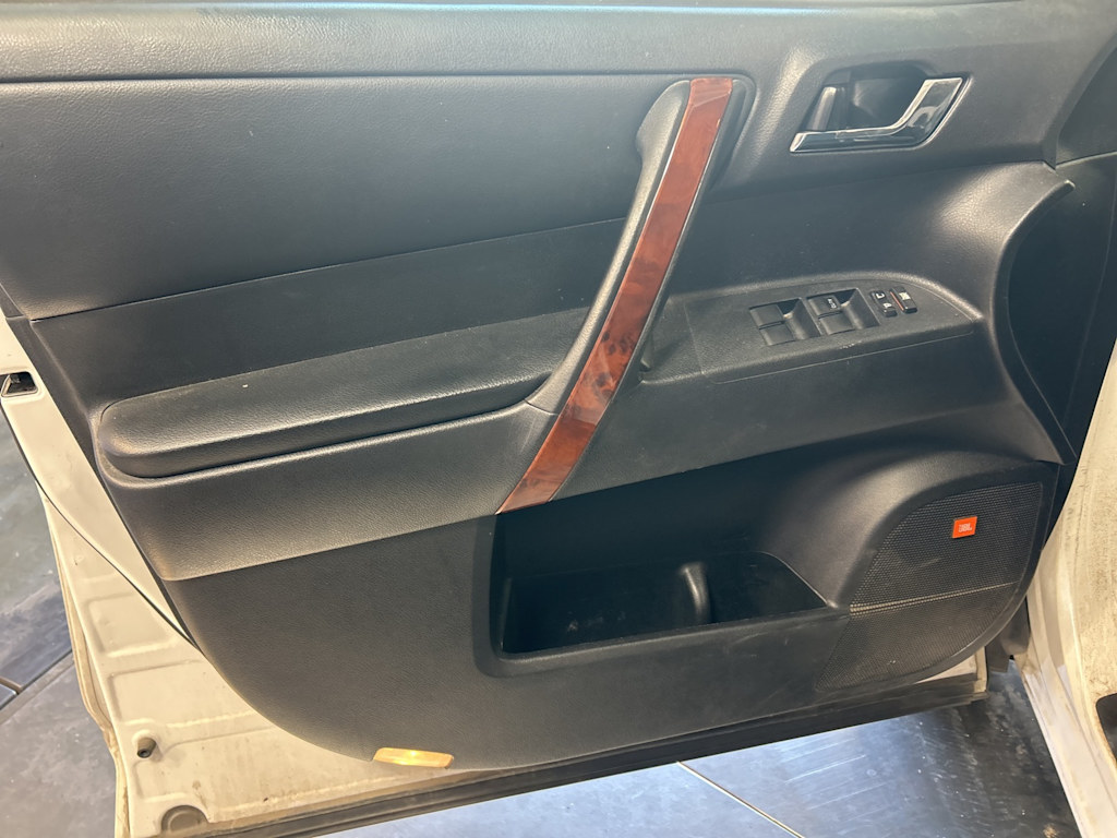 Thumbnail: 2012 Toyota Highlander - 27