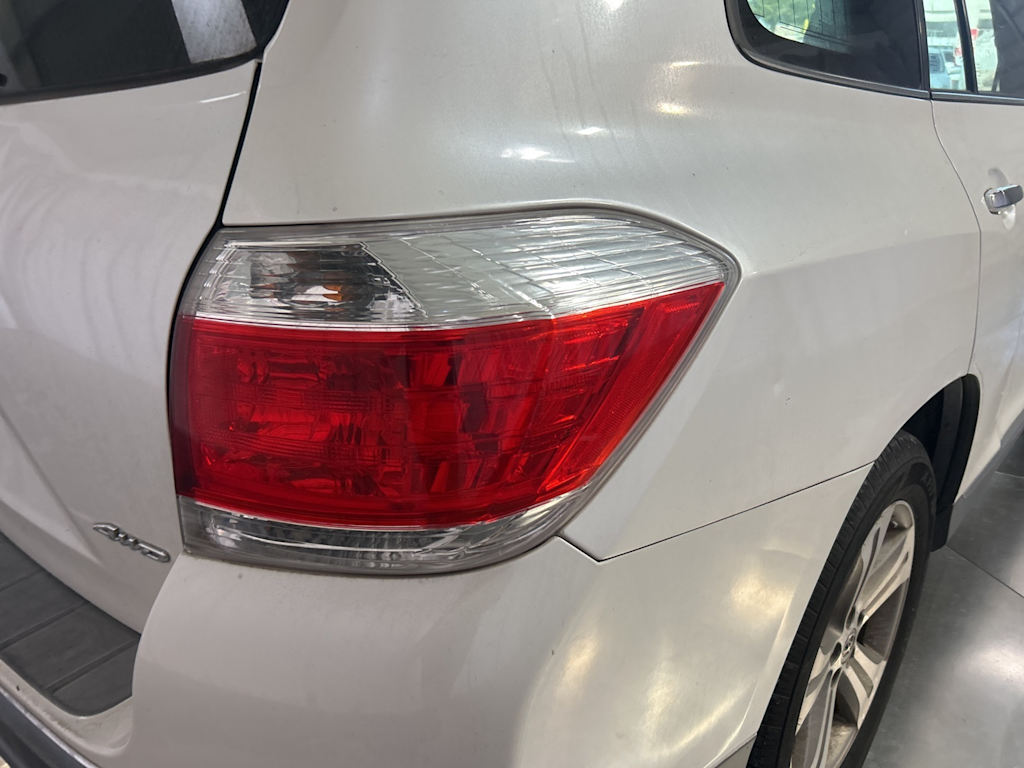 Thumbnail: 2012 Toyota Highlander - 17