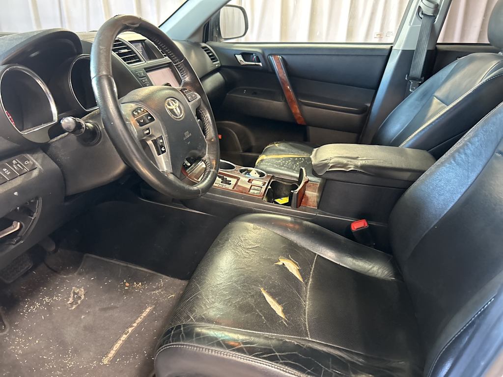 Thumbnail: 2012 Toyota Highlander - 28