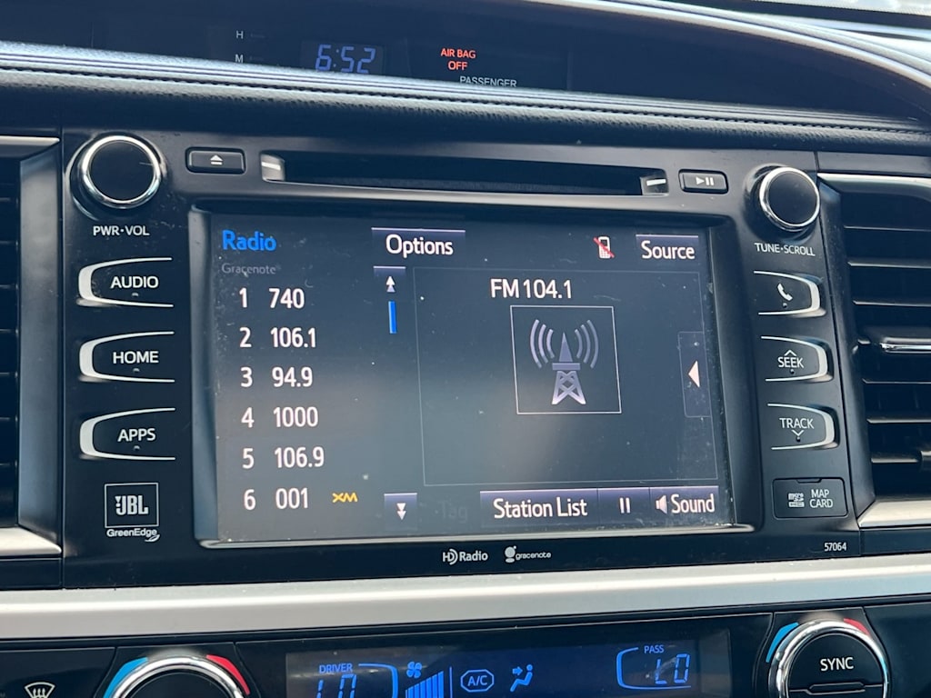 Thumbnail: 2015 Toyota Highlander - 13