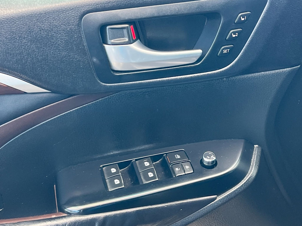 Thumbnail: 2015 Toyota Highlander - 21