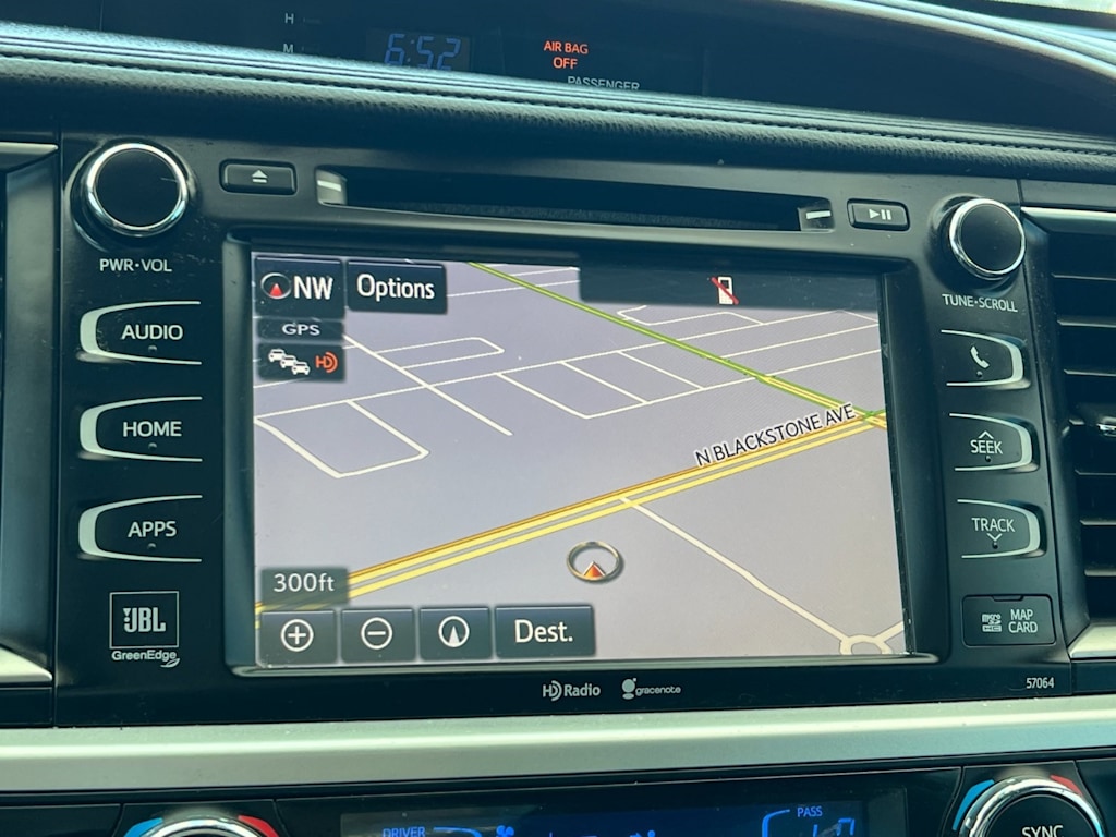 Thumbnail: 2015 Toyota Highlander - 24