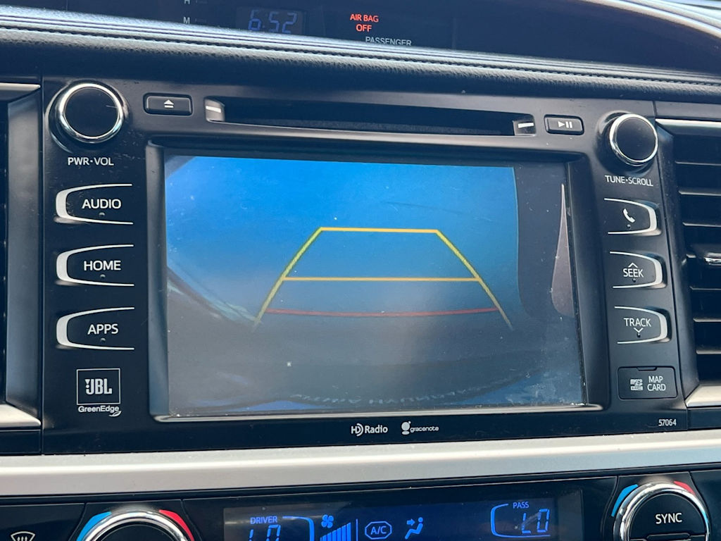 Thumbnail: 2015 Toyota Highlander - 25