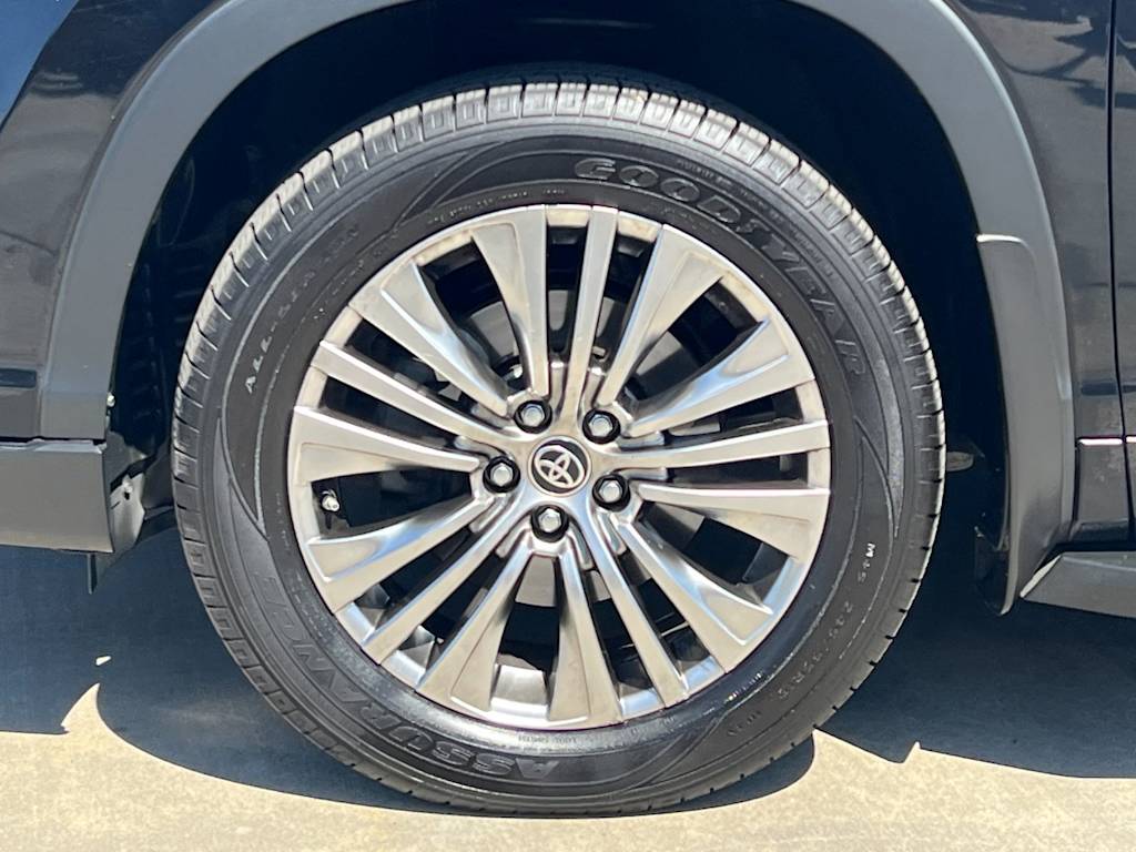 Thumbnail: 2015 Toyota Highlander - 8