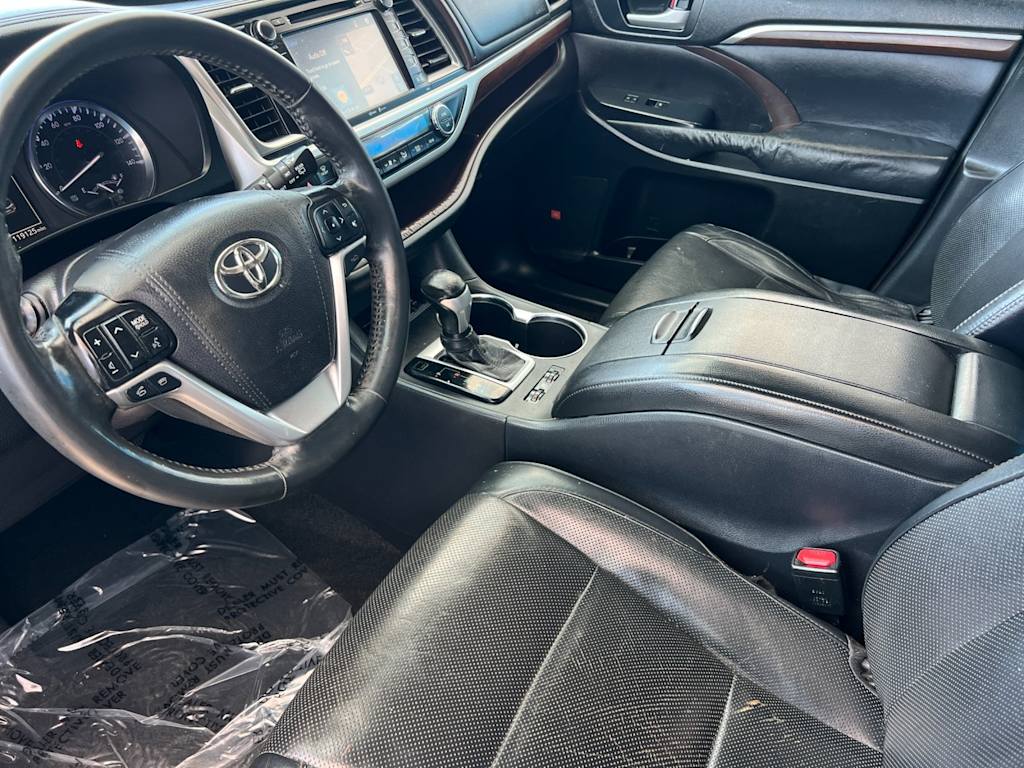 Thumbnail: 2015 Toyota Highlander - 9