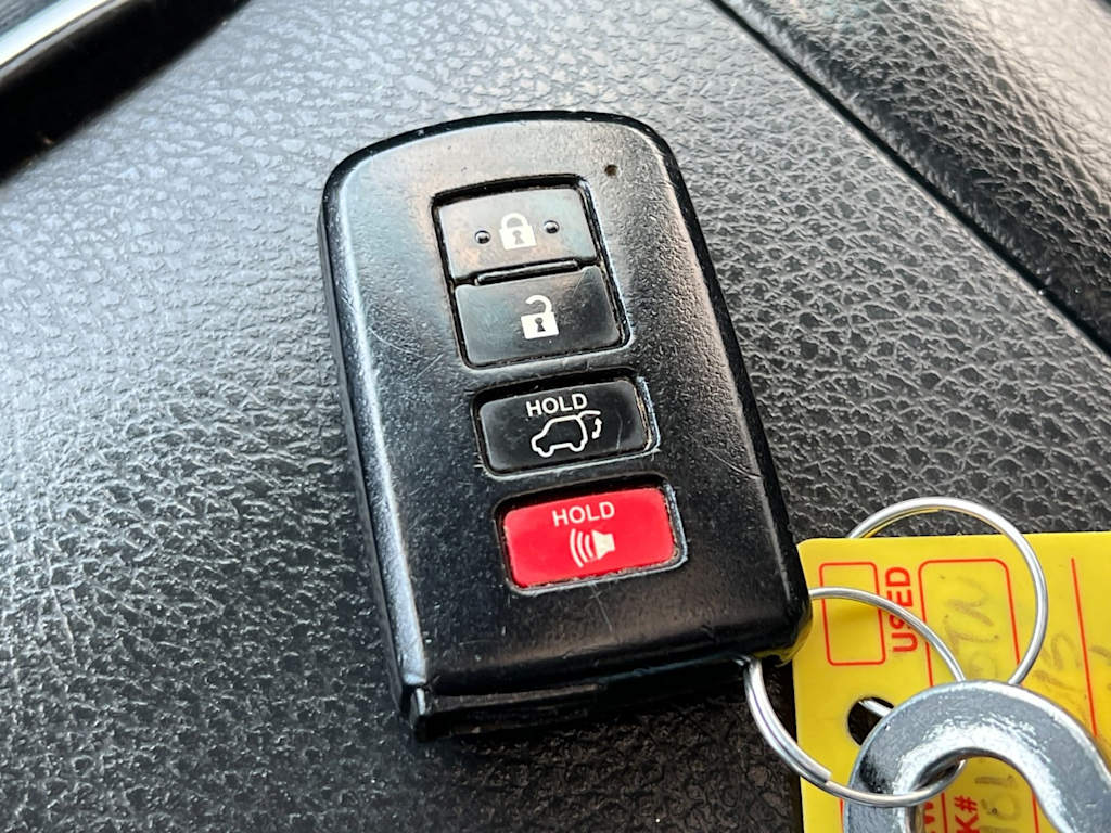 Thumbnail: 2015 Toyota Highlander - 16