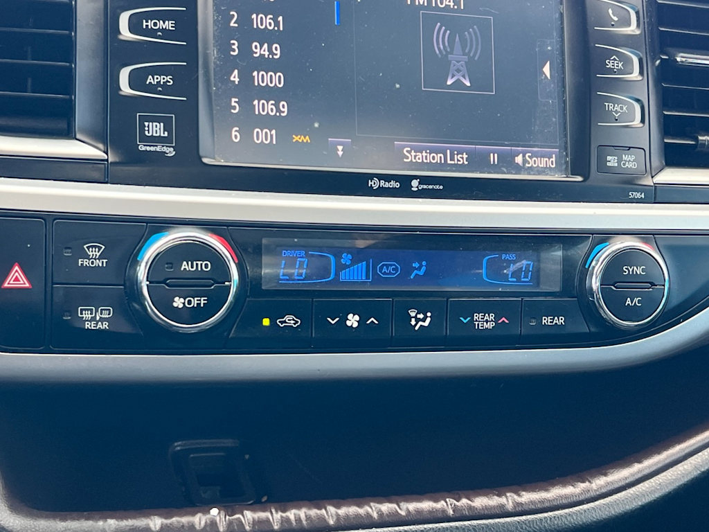 Thumbnail: 2015 Toyota Highlander - 26