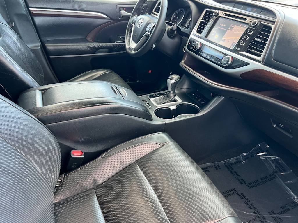 Thumbnail: 2015 Toyota Highlander - 10