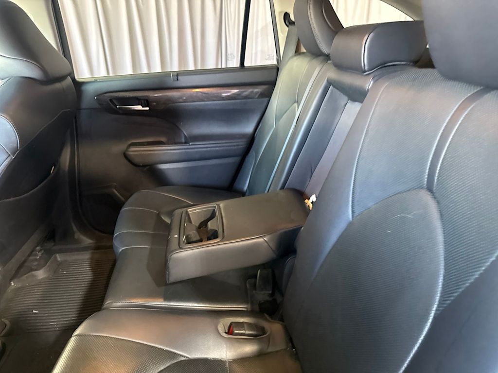 Thumbnail: 2020 Toyota Highlander - 22