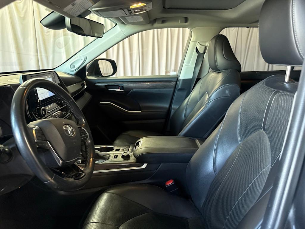 Thumbnail: 2020 Toyota Highlander - 8