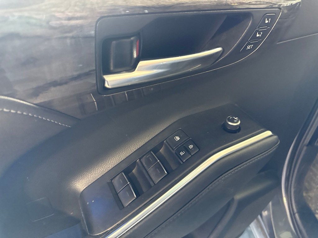 Thumbnail: 2020 Toyota Highlander - 23