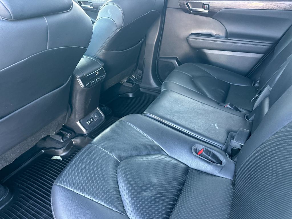 Thumbnail: 2020 Toyota Highlander - 10