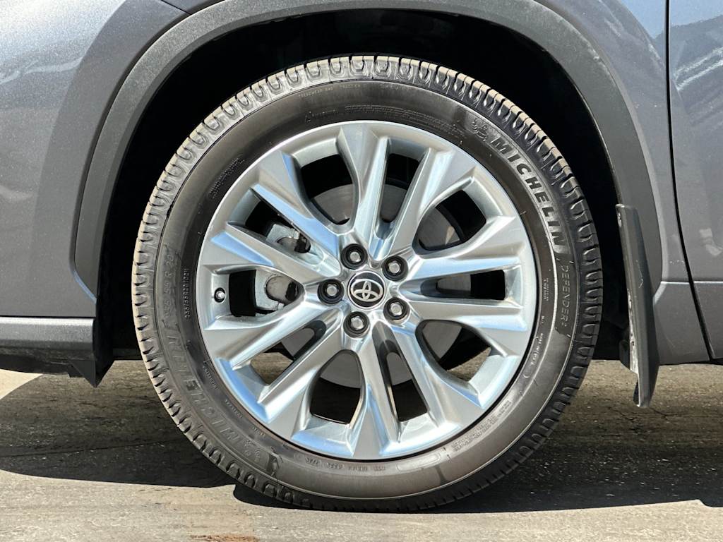 Thumbnail: 2020 Toyota Highlander - 8