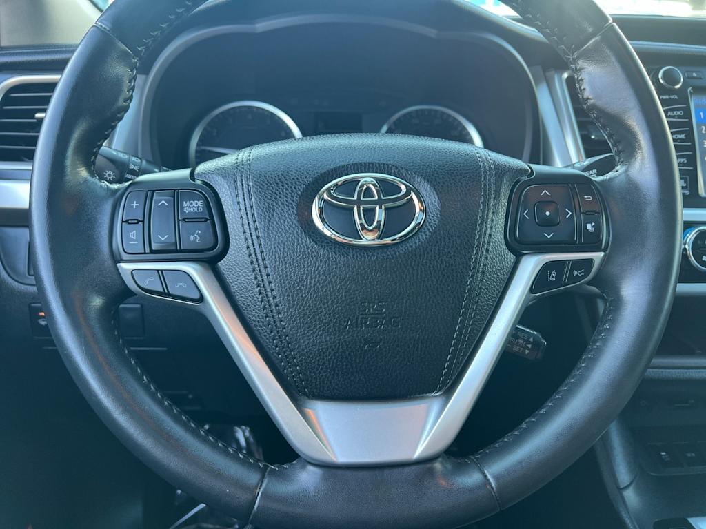 Thumbnail: 2018 Toyota Highlander - 29