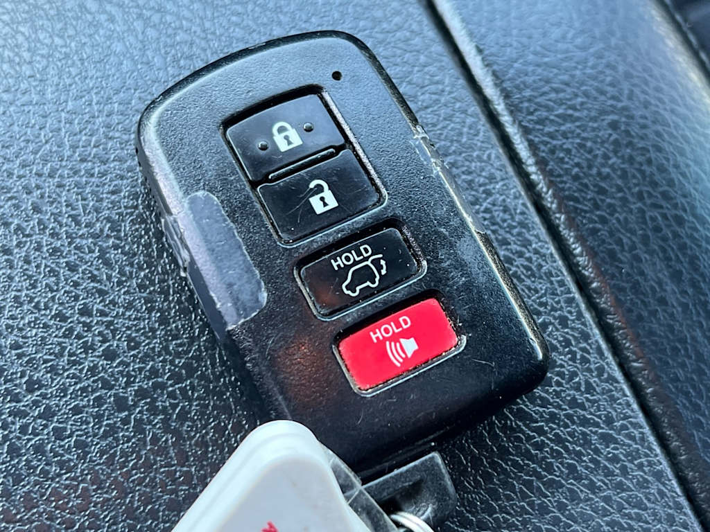 Thumbnail: 2018 Toyota Highlander - 16