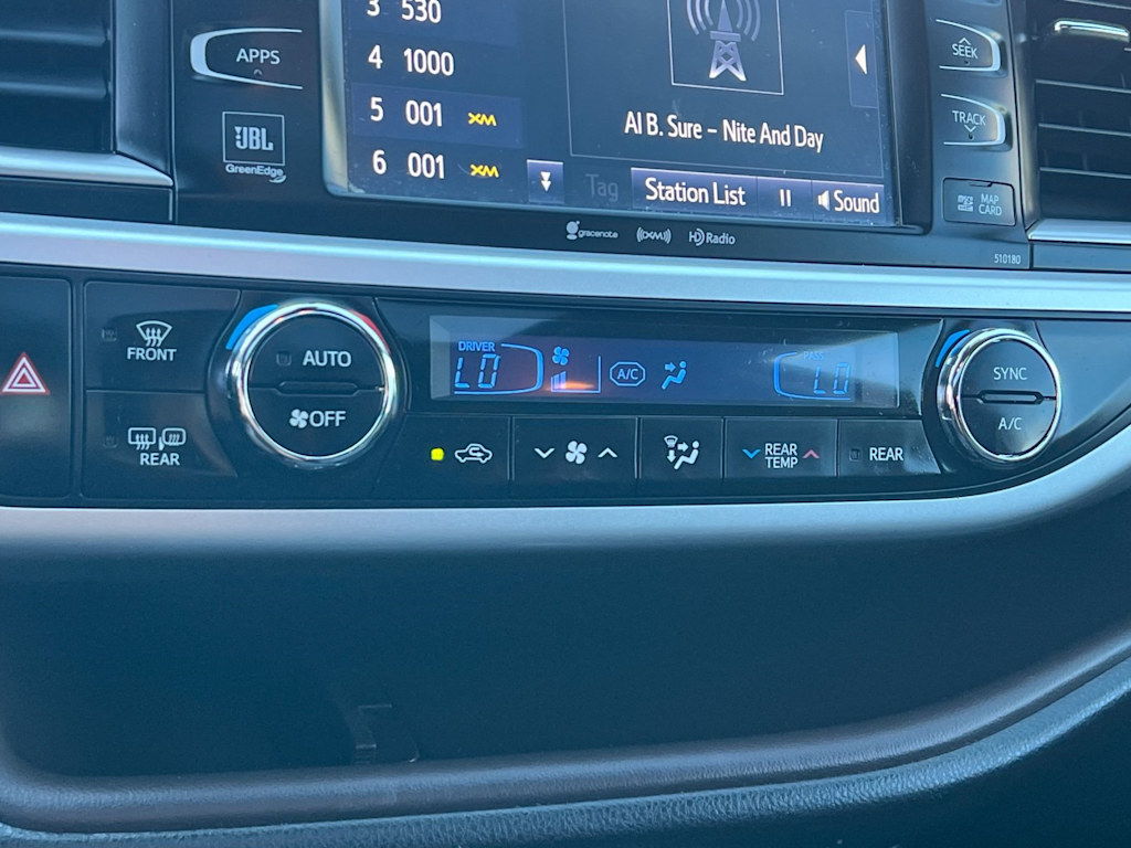 Thumbnail: 2018 Toyota Highlander - 27